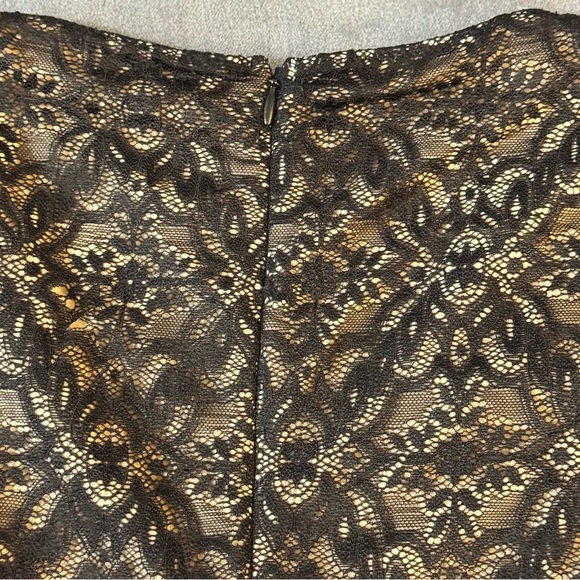 Wilfred Black Lace Dress

#1290 - Picture 9 of 10